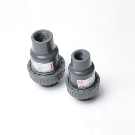 VALVULA CHECK PVC ROSC C/UNIV.